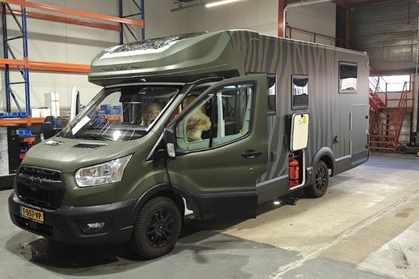 Van nette camper… naar pure off-grid machine